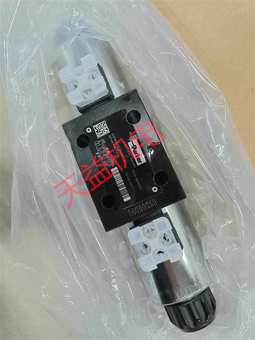 D3FBE02UC0NKW318.jpg